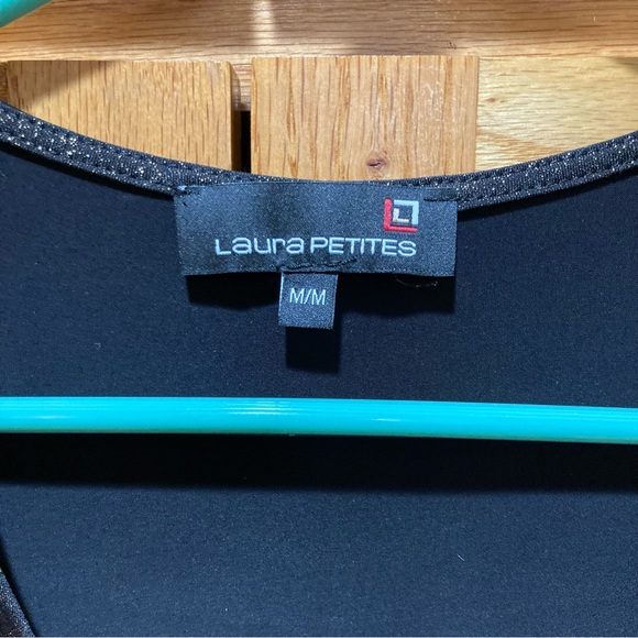 Laura petites black w/ gold shimmer tiered, sleeveless top stretch size medium - Picture 4 of 4